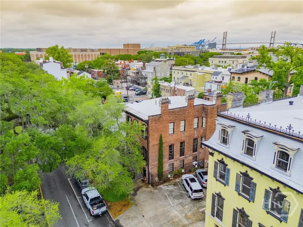 10 W Liberty Street Savannah GA 31401