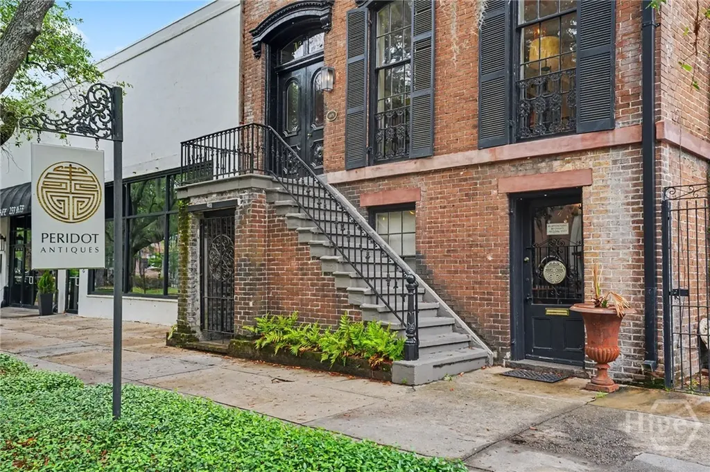 10 W Liberty Street Savannah GA 31401