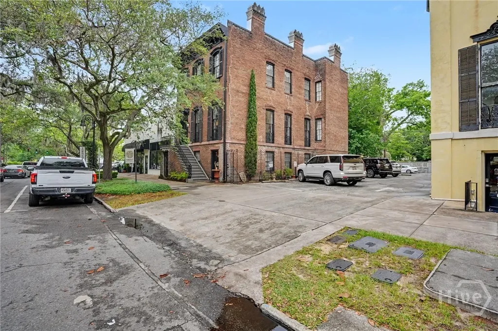 10 W Liberty Street Savannah GA 31401