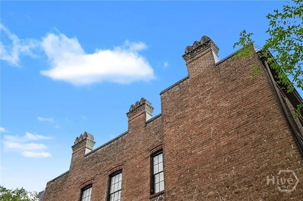 10 W Liberty Street Savannah GA 31401