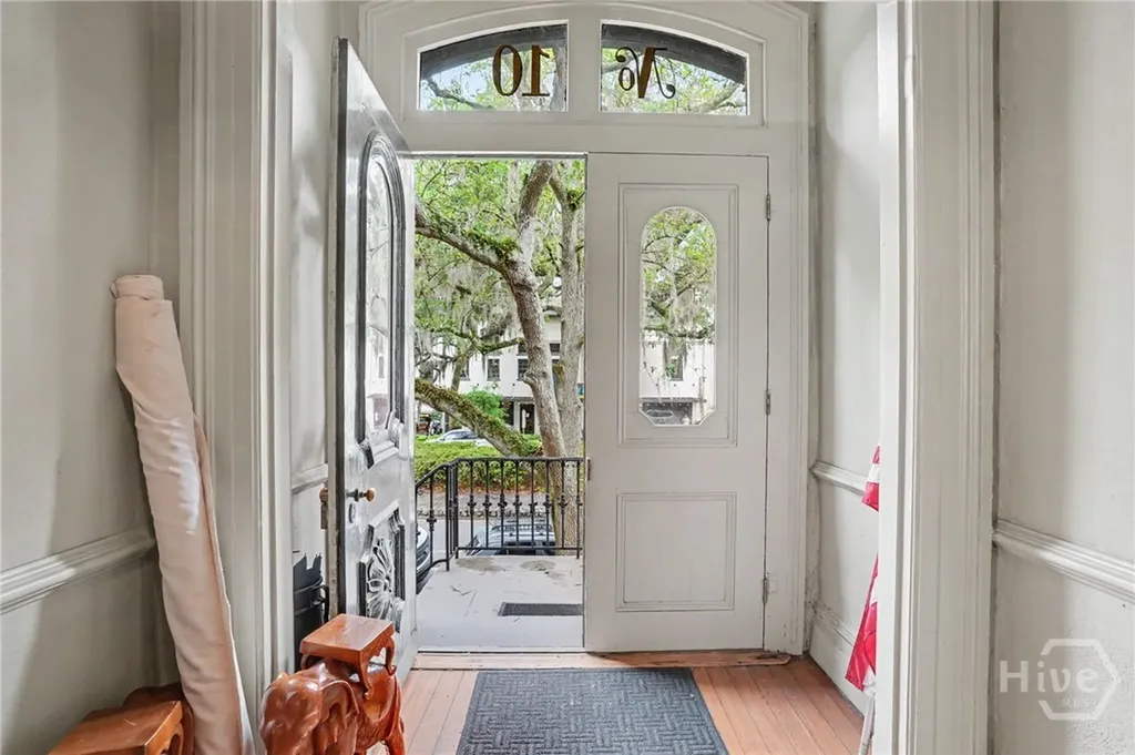10 W Liberty Street Savannah GA 31401