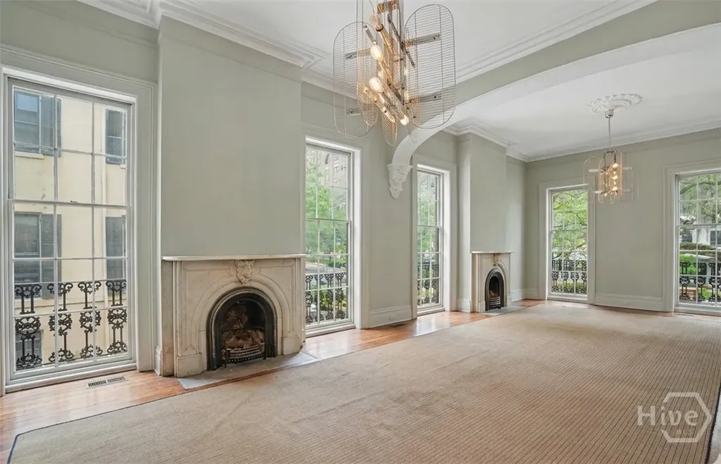 10 W Liberty Street Savannah GA 31401