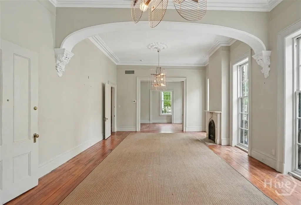 10 W Liberty Street Savannah GA 31401