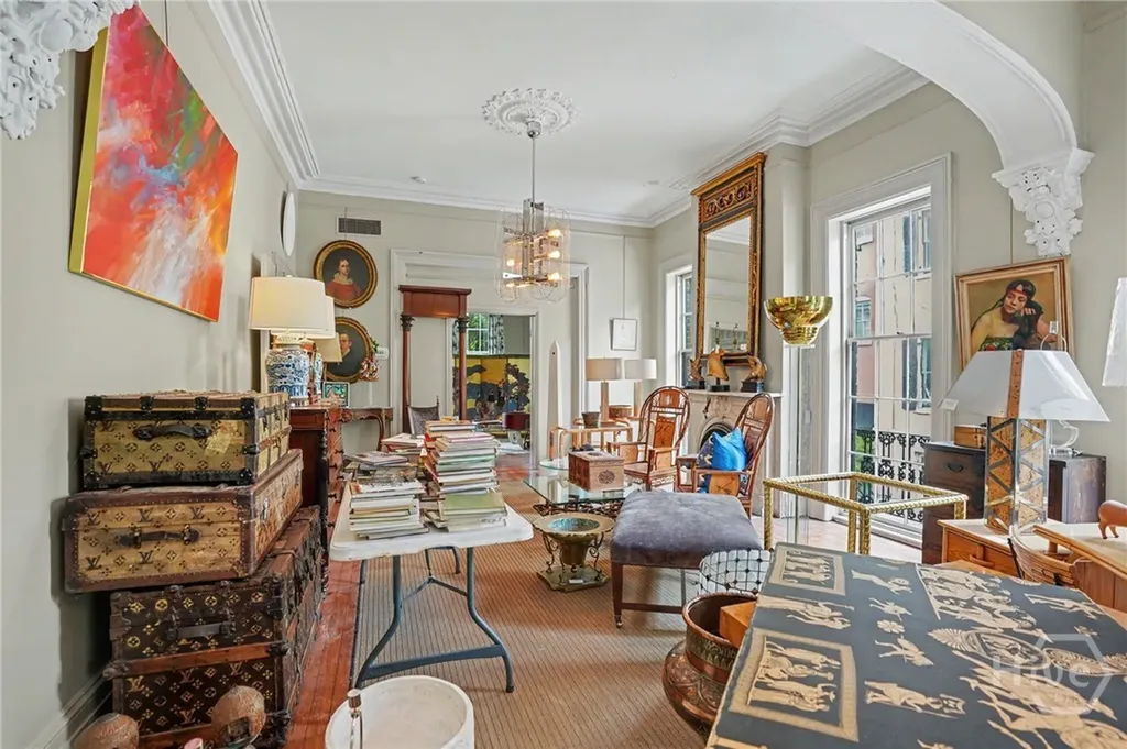 10 W Liberty Street Savannah GA 31401