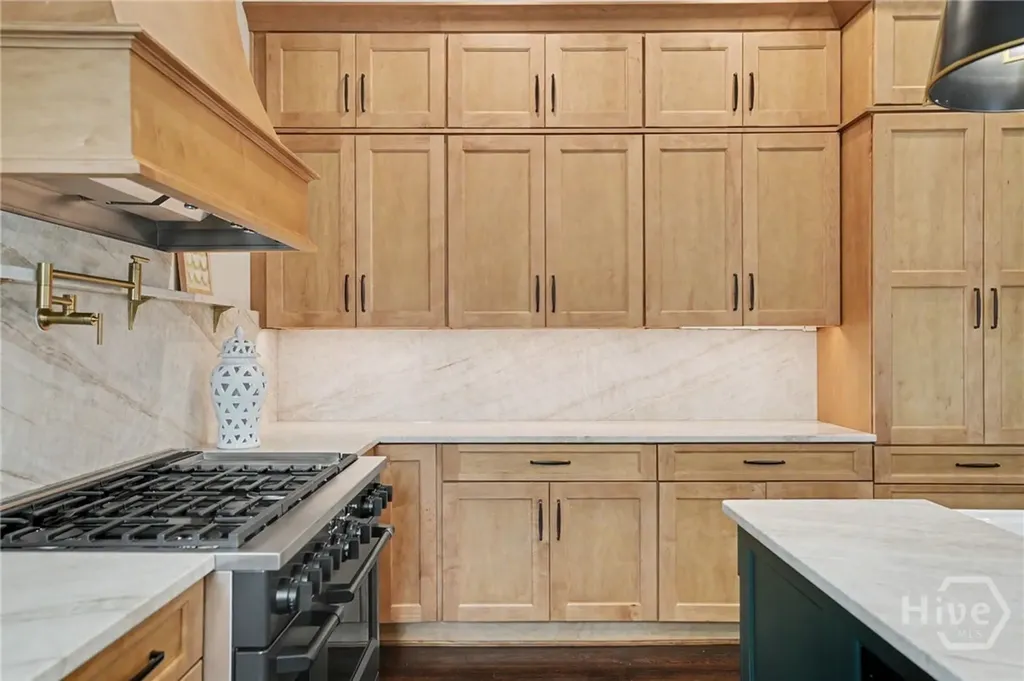 111 E 49th Street Savannah GA 31405