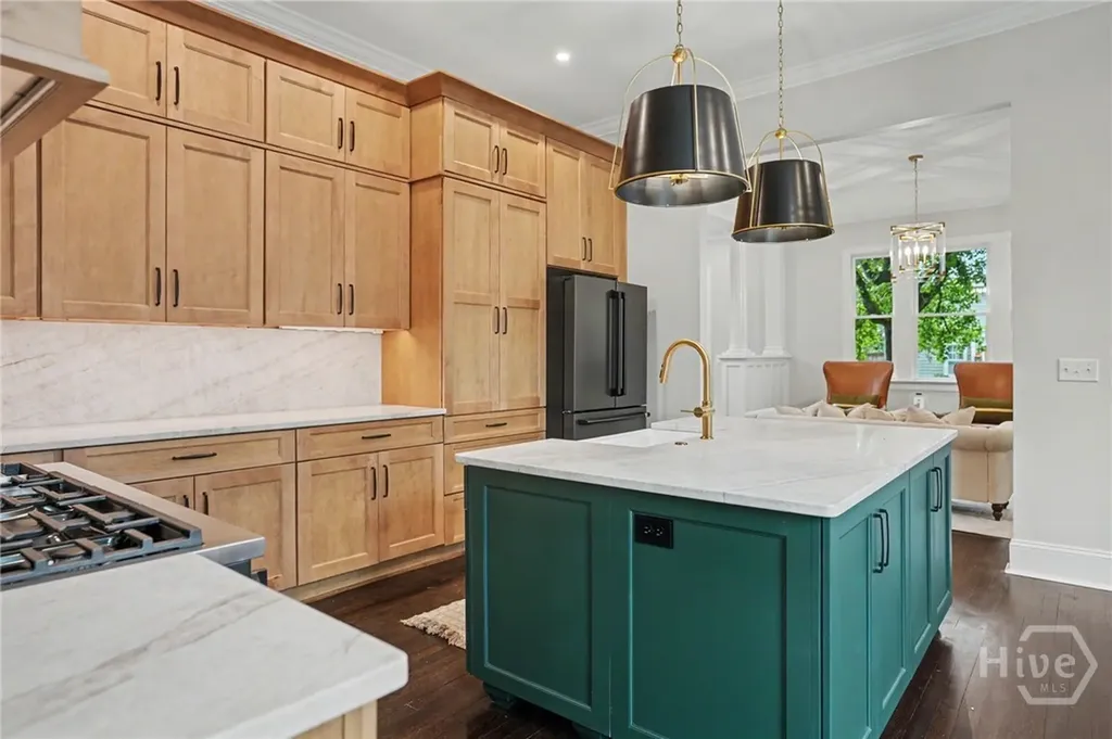 111 E 49th Street Savannah GA 31405