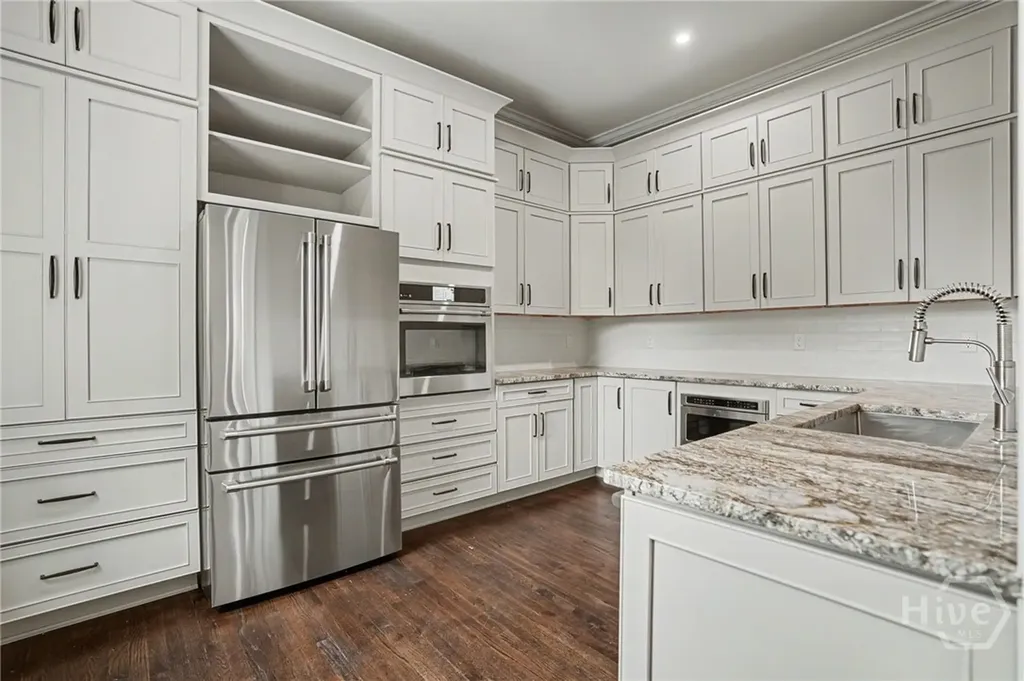 111 E 49th Street Savannah GA 31405