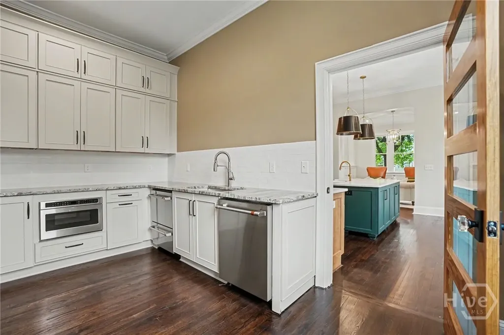 111 E 49th Street Savannah GA 31405