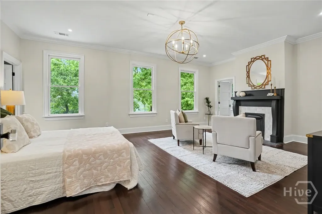 111 E 49th Street Savannah GA 31405