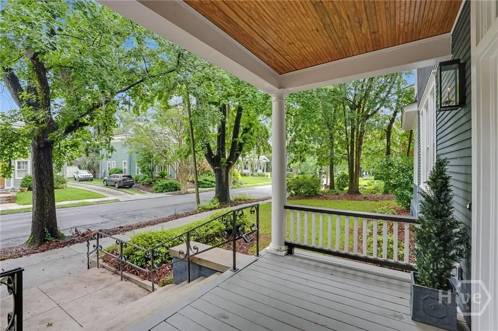 111 E 49th Street Savannah GA 31405
