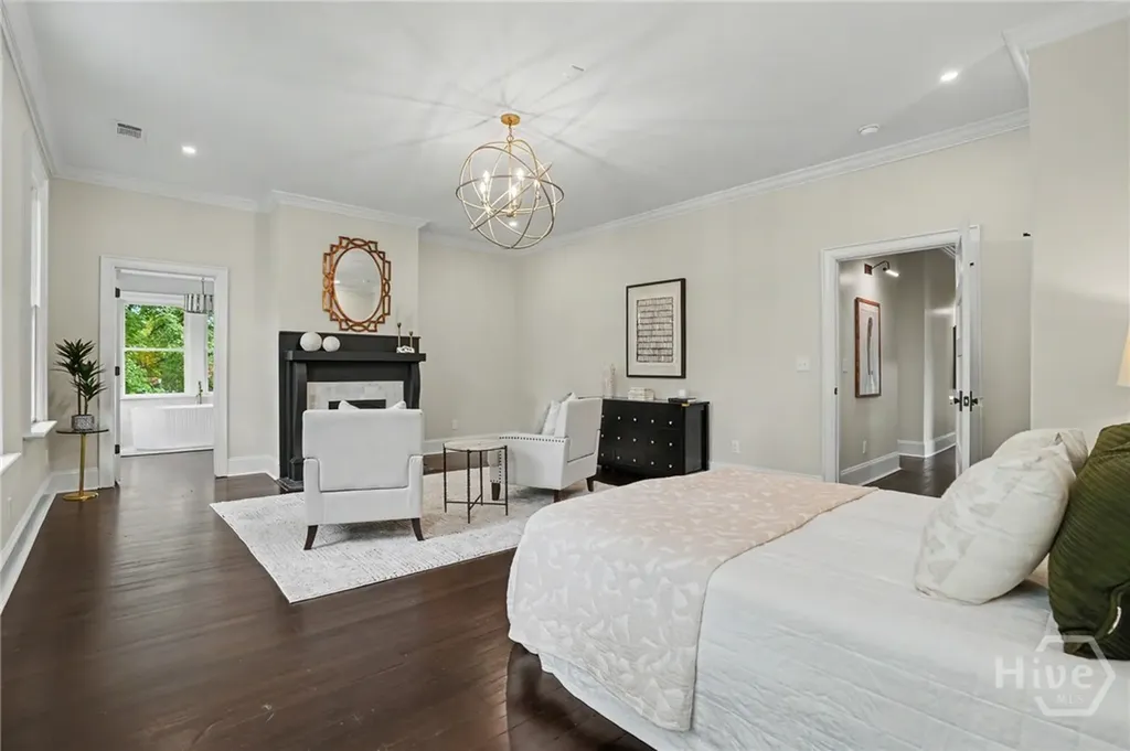 111 E 49th Street Savannah GA 31405