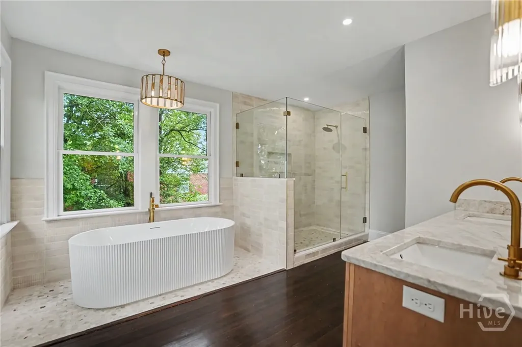 111 E 49th Street Savannah GA 31405