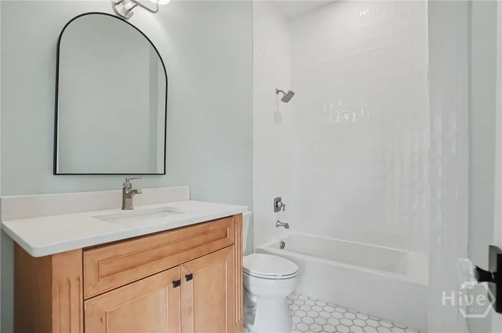 111 E 49th Street Savannah GA 31405