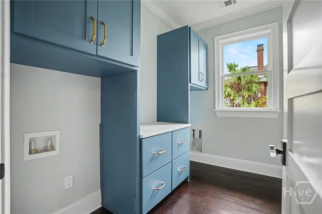 111 E 49th Street Savannah GA 31405