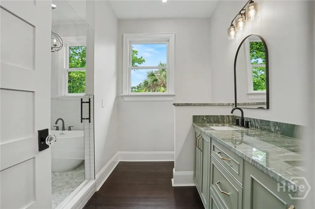 111 E 49th Street Savannah GA 31405