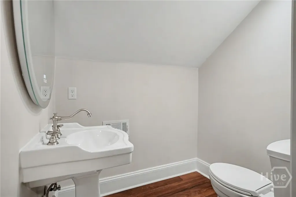 111 E 49th Street Savannah GA 31405