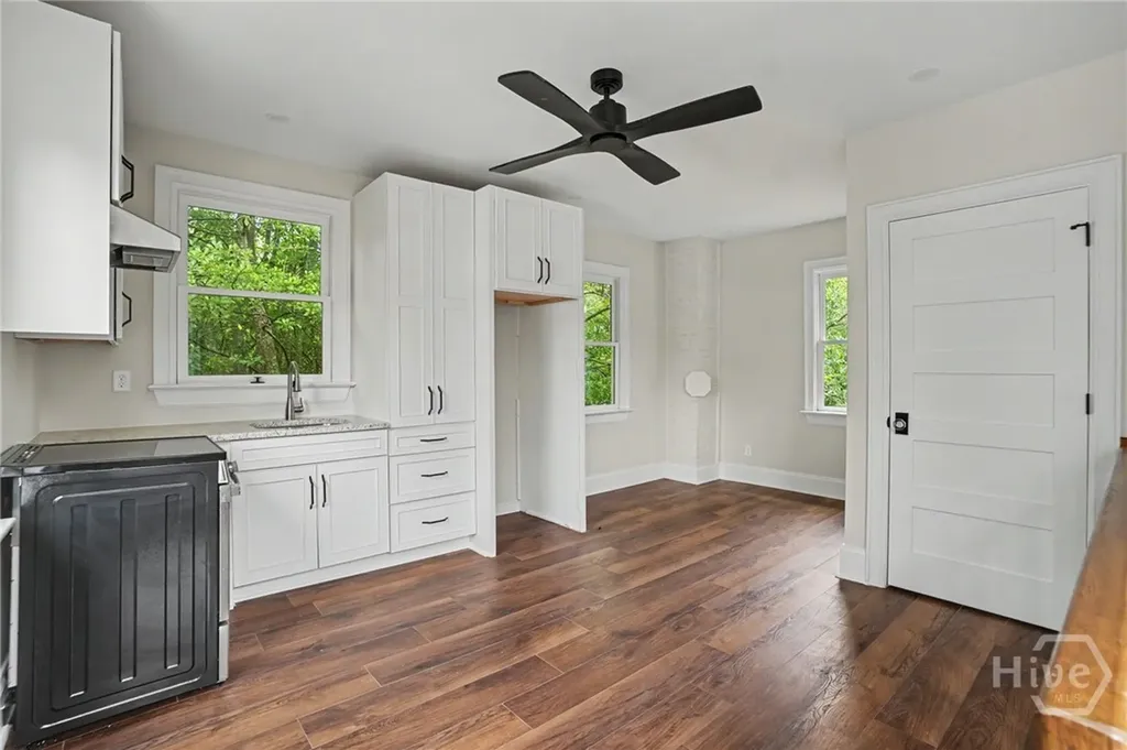 111 E 49th Street Savannah GA 31405