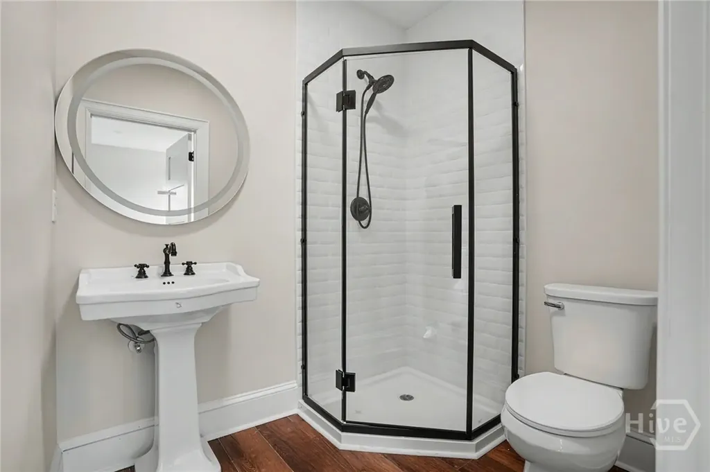 111 E 49th Street Savannah GA 31405