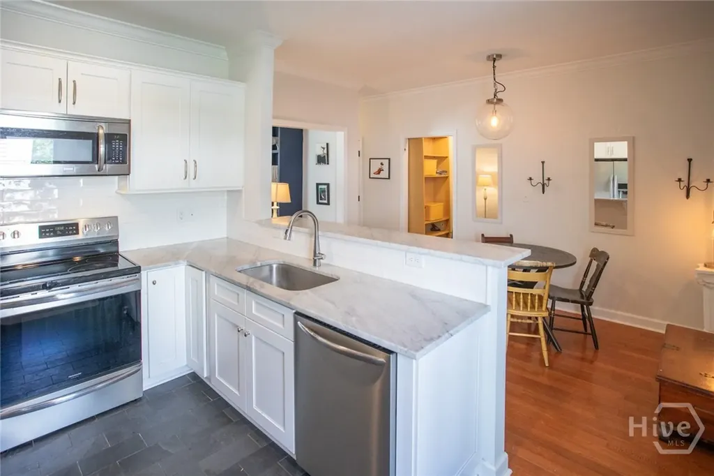 218 E 33rd Street Savannah GA 31401
