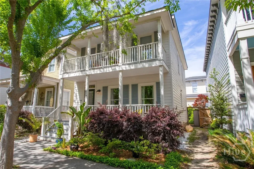 218 E 33rd Street Savannah GA 31401
