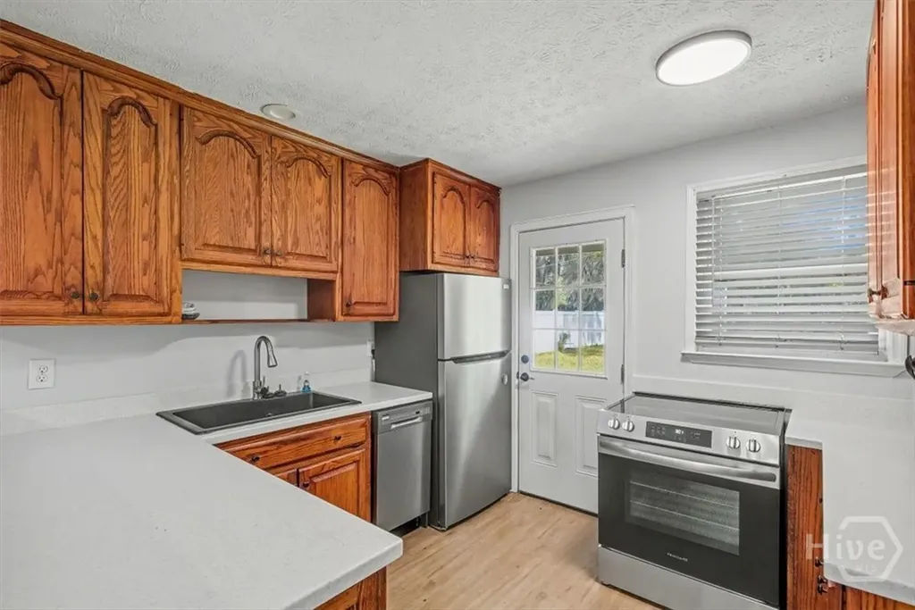 8434 Cresthill Savannah GA 31406