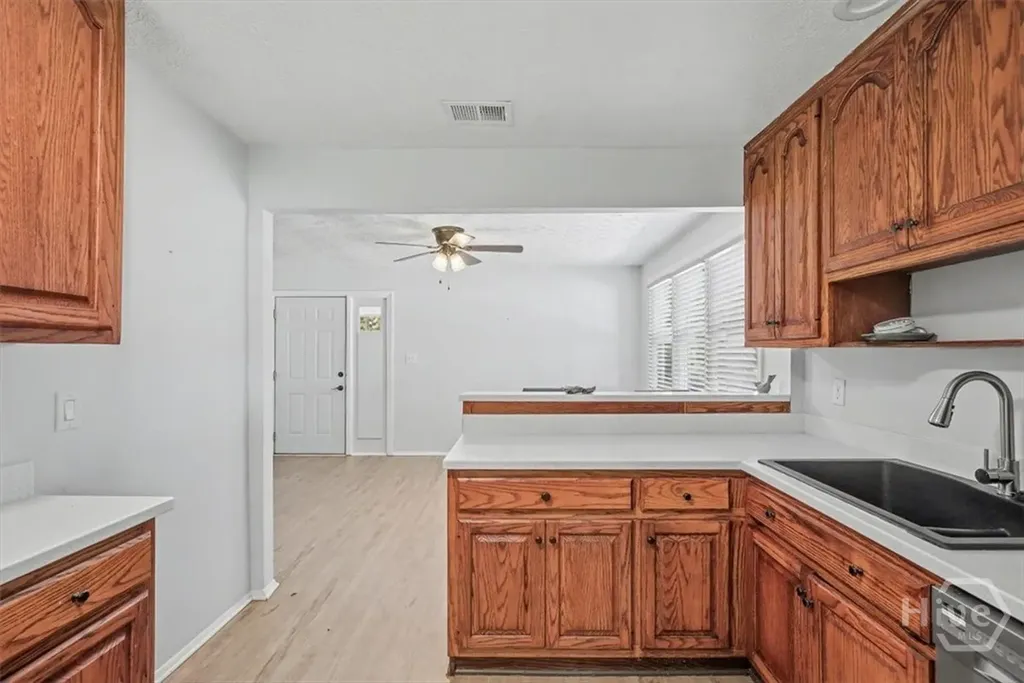 8434 Cresthill Savannah GA 31406