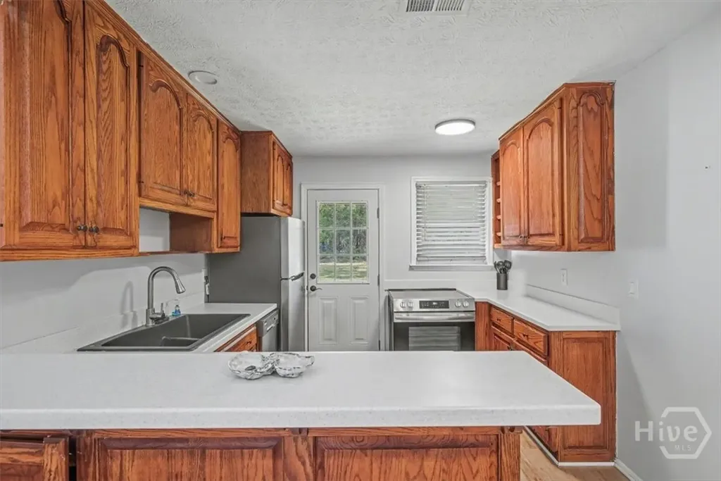 8434 Cresthill Savannah GA 31406