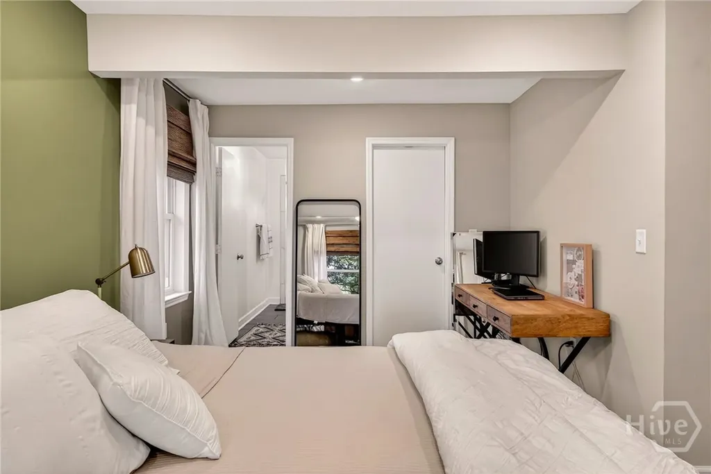 206 E 65th Street Savannah GA 31405