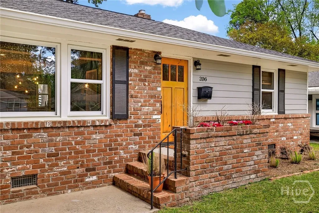 206 E 65th Street Savannah GA 31405