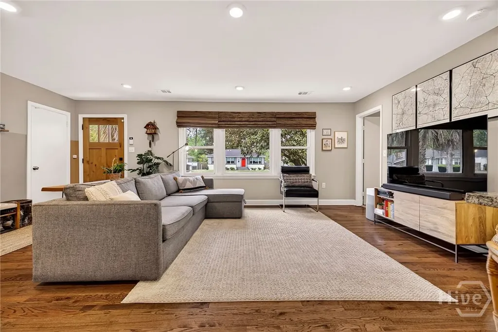 206 E 65th Street Savannah GA 31405
