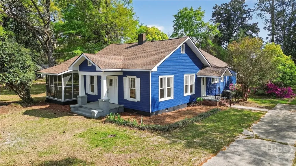 104 E Burkhalter Street Pembroke GA 31321