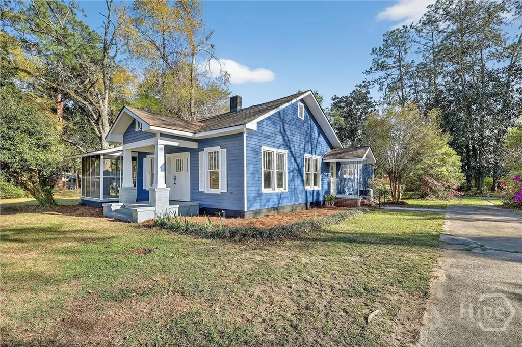 104 E Burkhalter Street Pembroke GA 31321