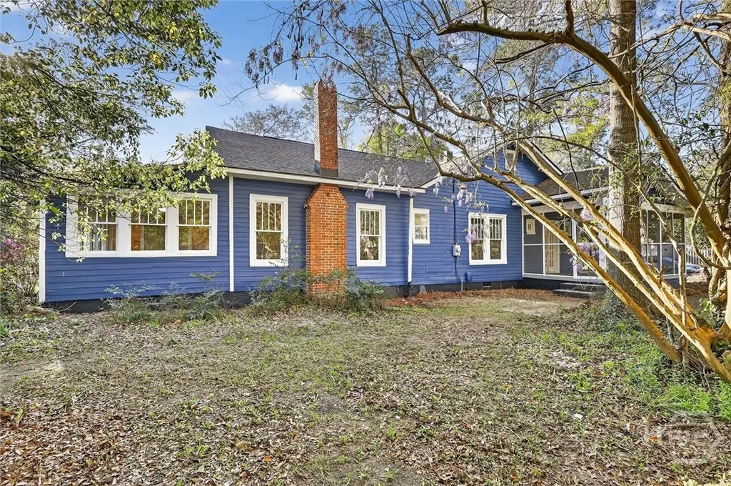 104 E Burkhalter Street Pembroke GA 31321