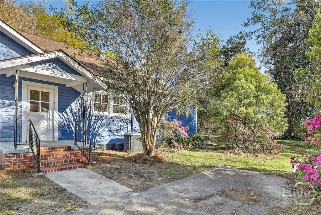 104 E Burkhalter Street Pembroke GA 31321