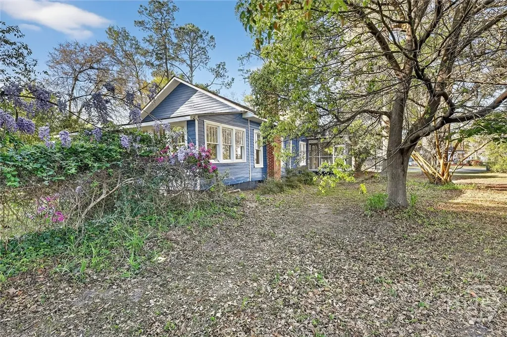 104 E Burkhalter Street Pembroke GA 31321