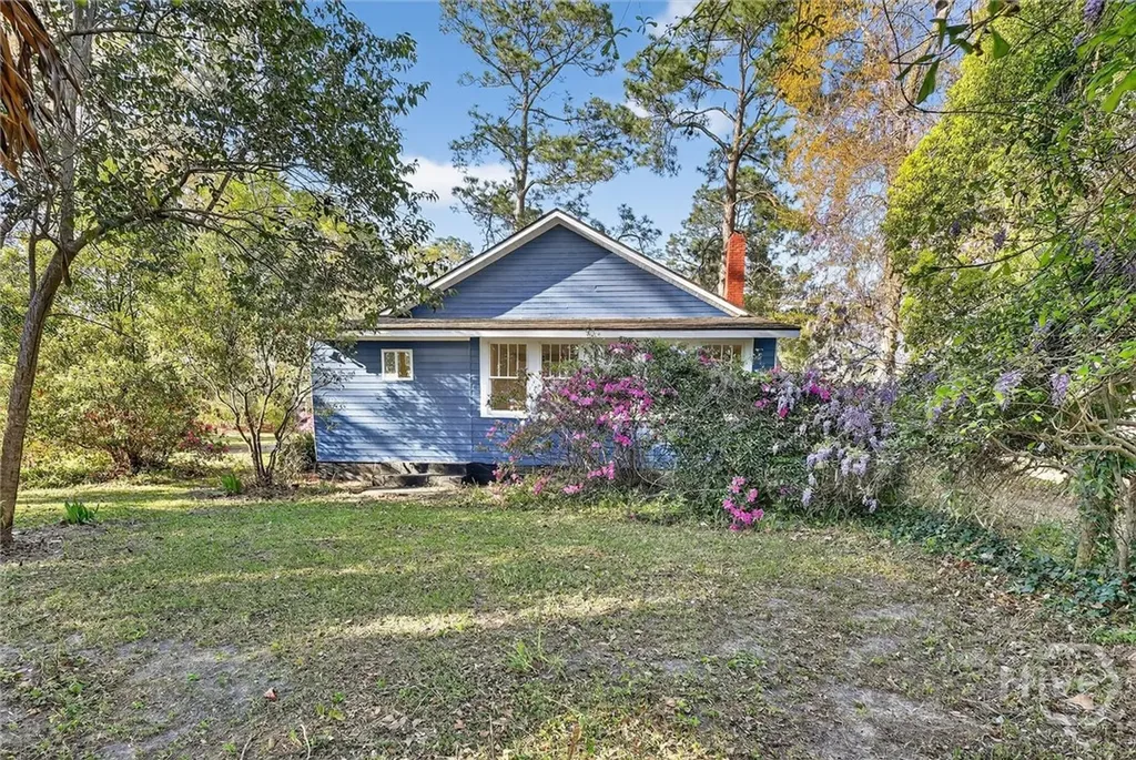 104 E Burkhalter Street Pembroke GA 31321