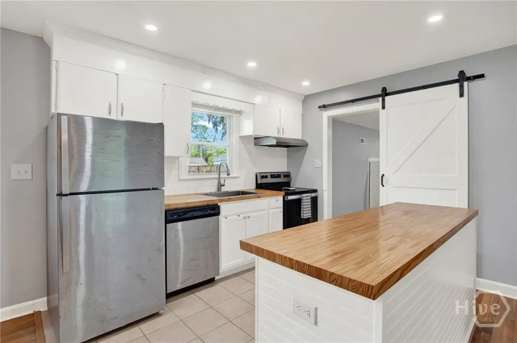 2356 E 42nd Street Savannah GA 31404