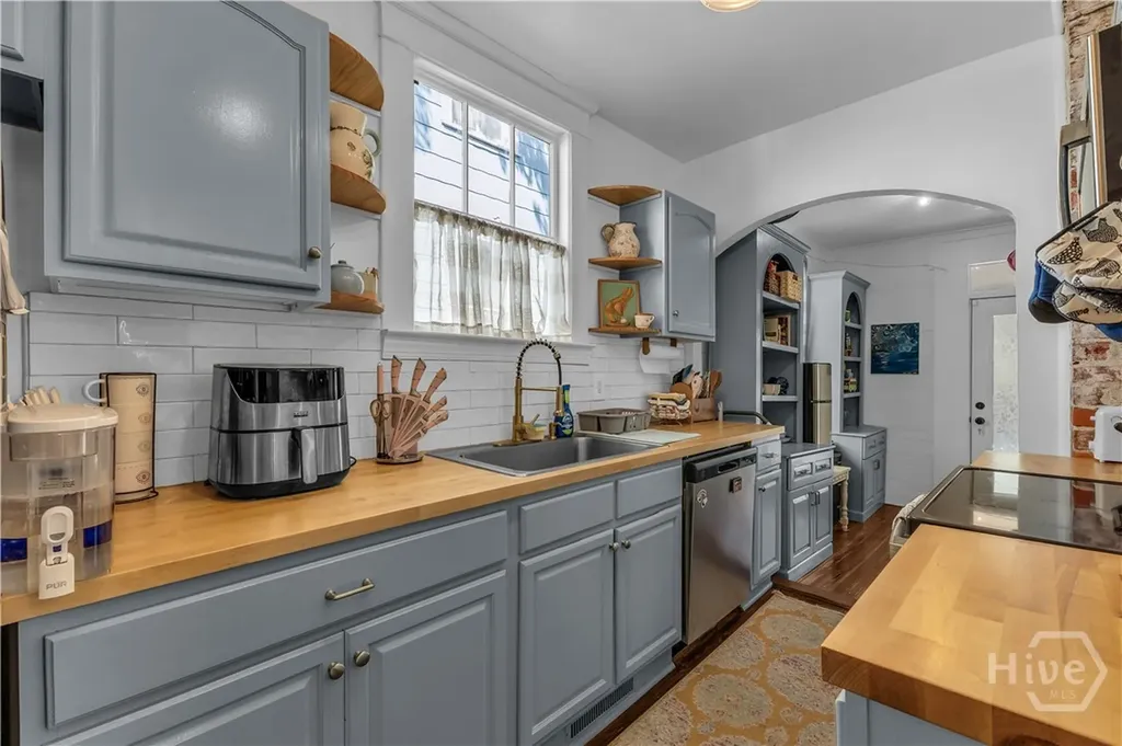 712 E 37th Street Savannah GA 31401