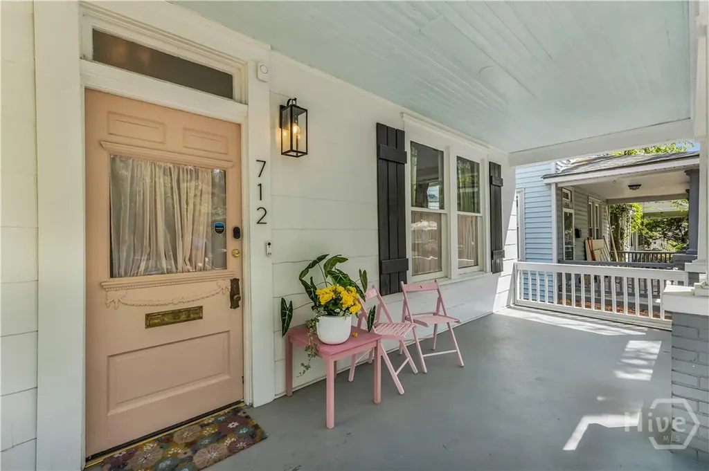 712 E 37th Street Savannah GA 31401
