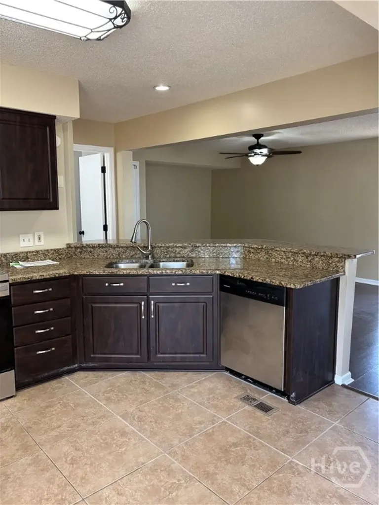 2 Oemler Court E Savannah GA 31410