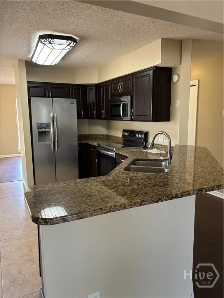 2 Oemler Court E Savannah GA 31410