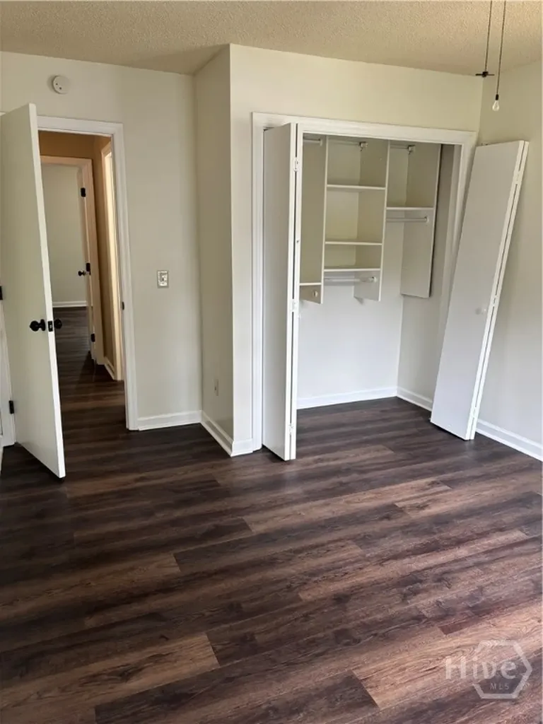 2 Oemler Court E Savannah GA 31410