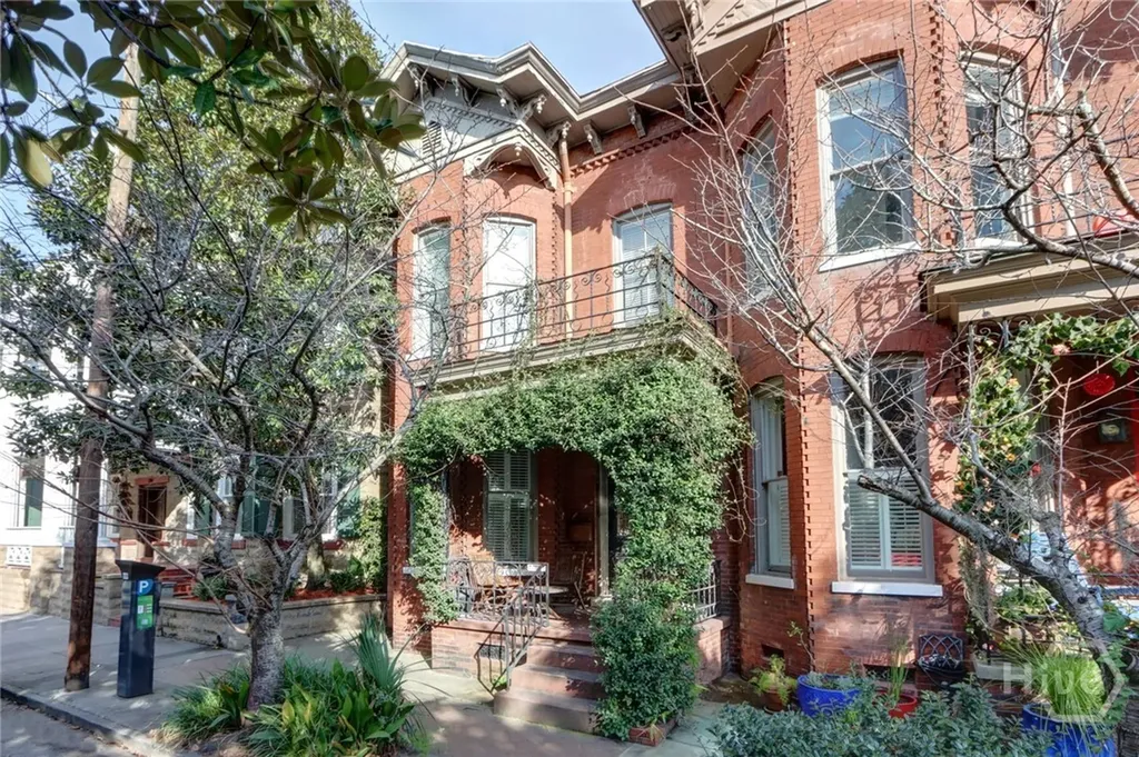 220 E State Street Savannah GA 31401