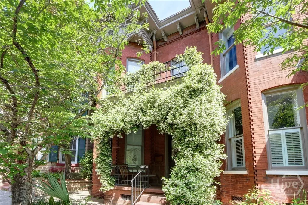 220 E State Street Savannah GA 31401
