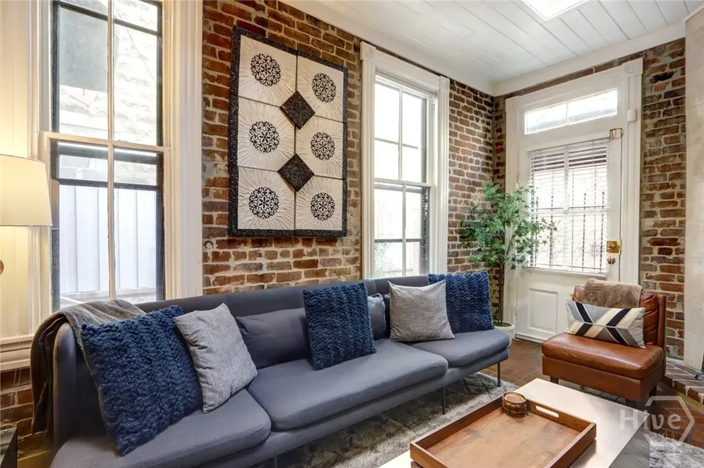 220 E State Street Savannah GA 31401