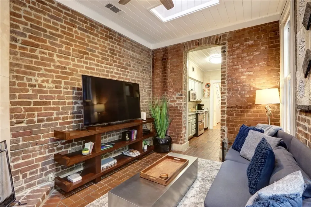 220 E State Street Savannah GA 31401