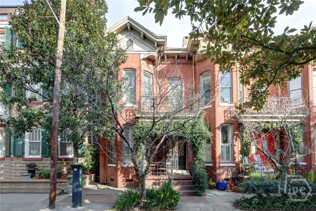 220 E State Street Savannah GA 31401