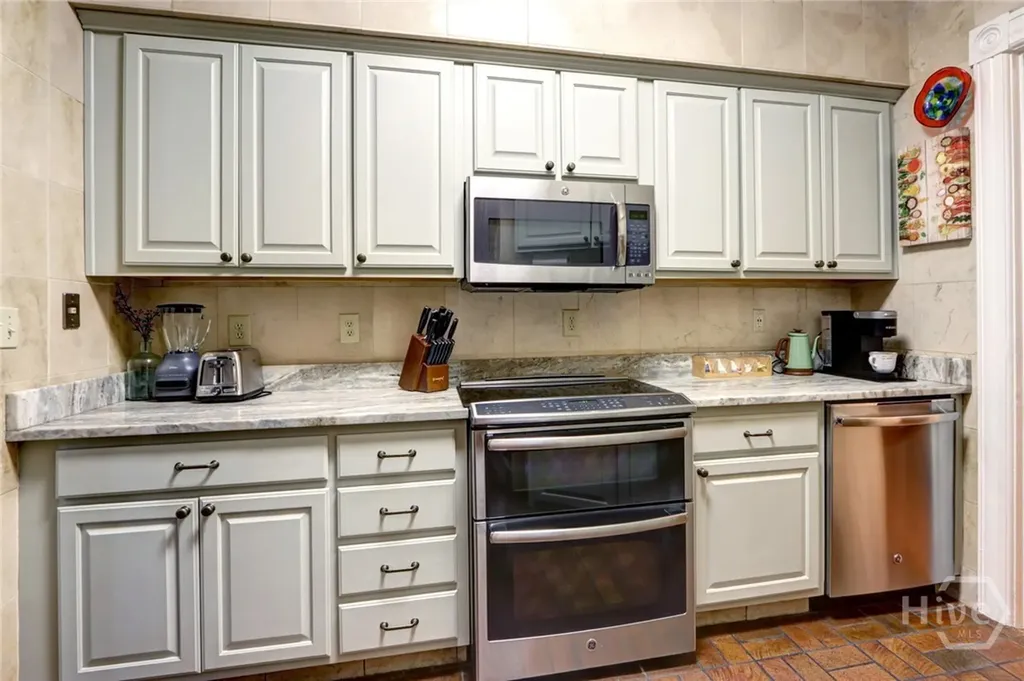 220 E State Street Savannah GA 31401