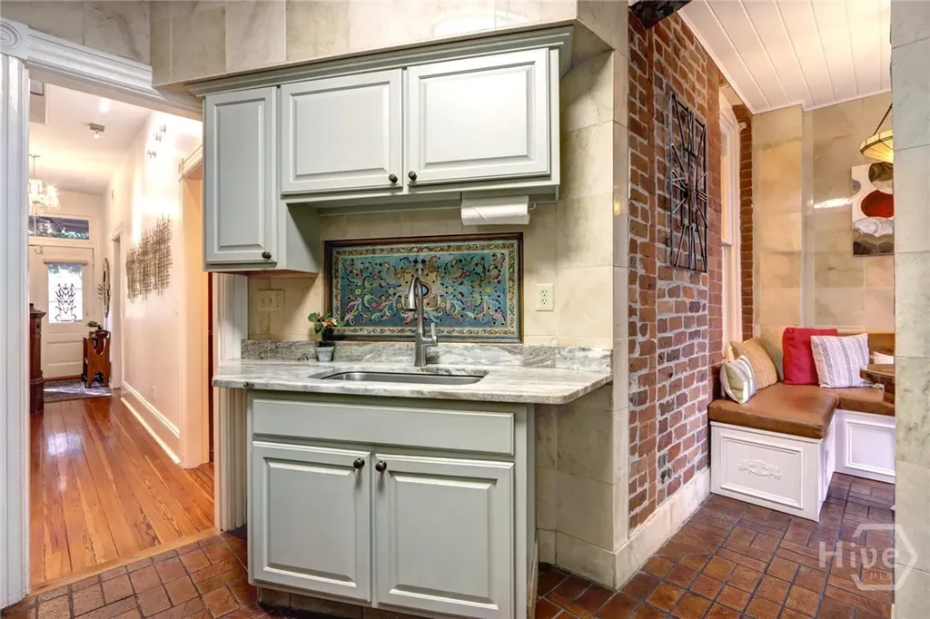 220 E State Street Savannah GA 31401