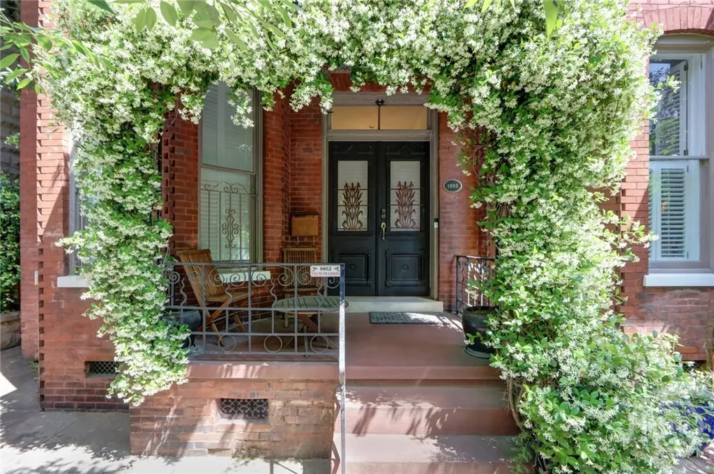220 E State Street Savannah GA 31401
